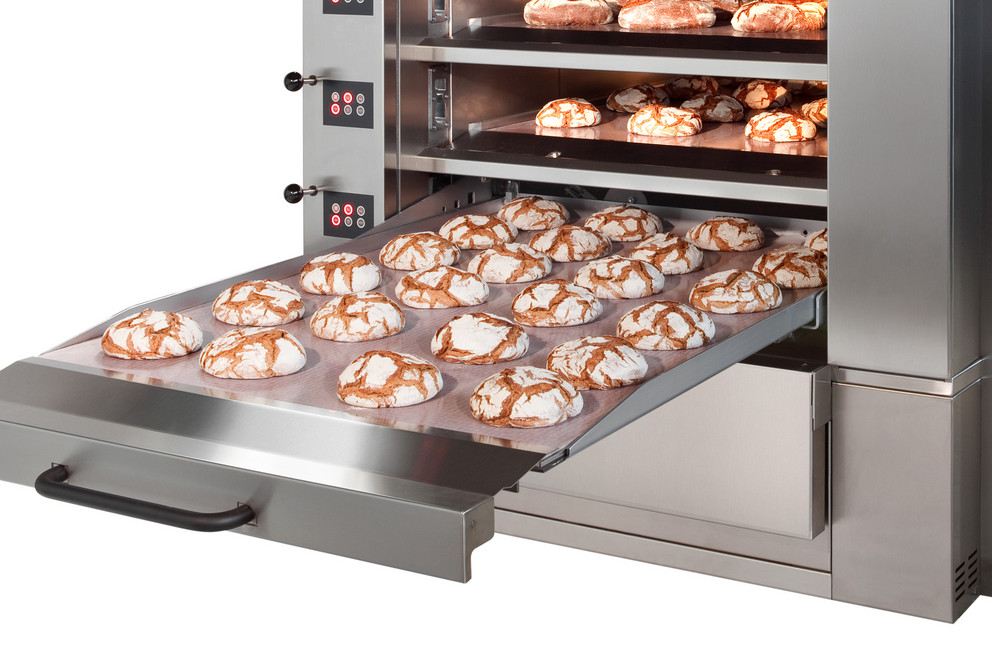 Extraction at the production oven MATADOR Loaded and extracted pullout of the production oven MATADOR