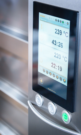 Einfache Bedienung durch Ofensteuerung WP NAVIGO 3 Display mit der Software WP NAVIGO 3