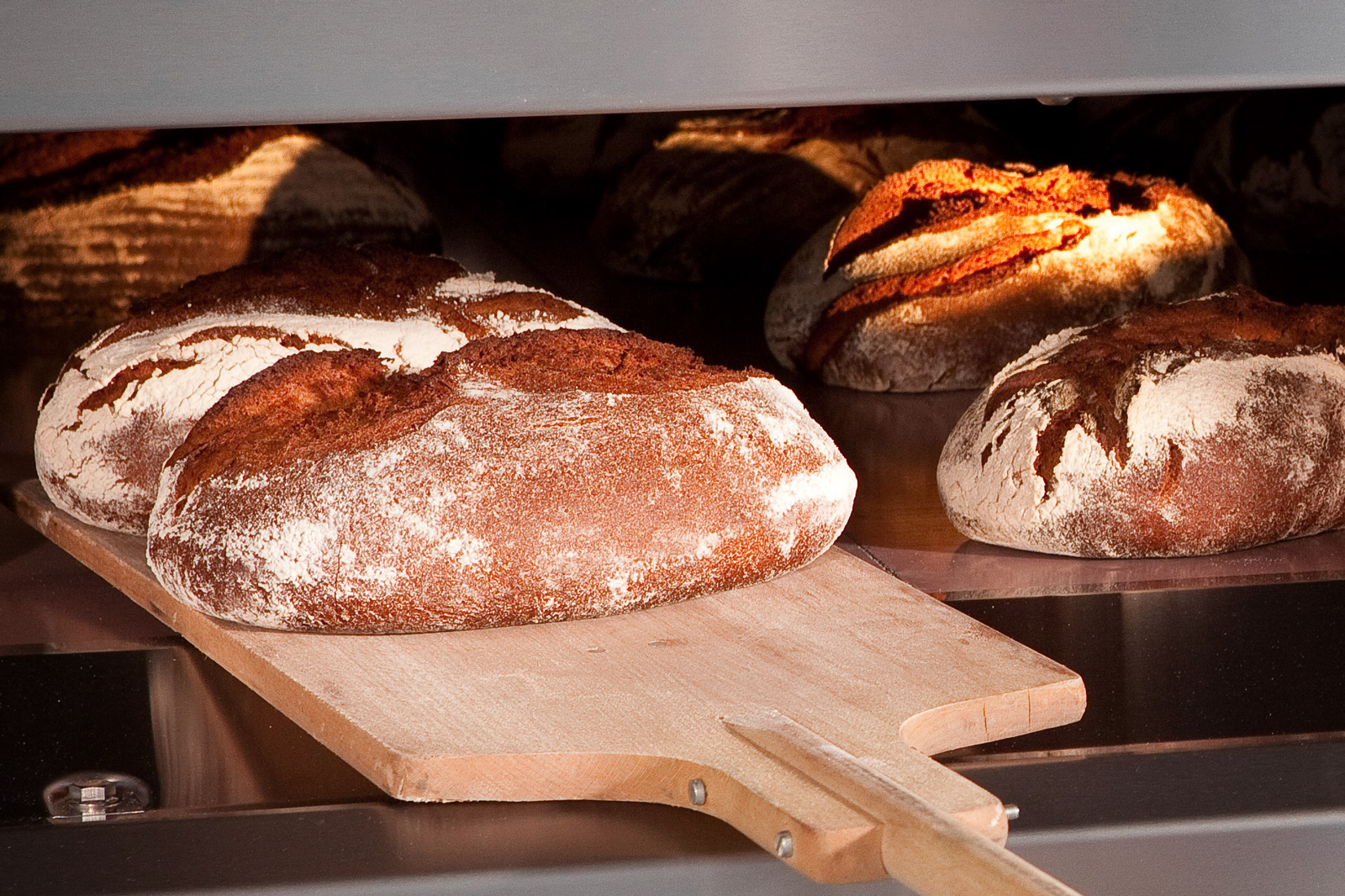 Evenly baked breads in deck oven MATADOR