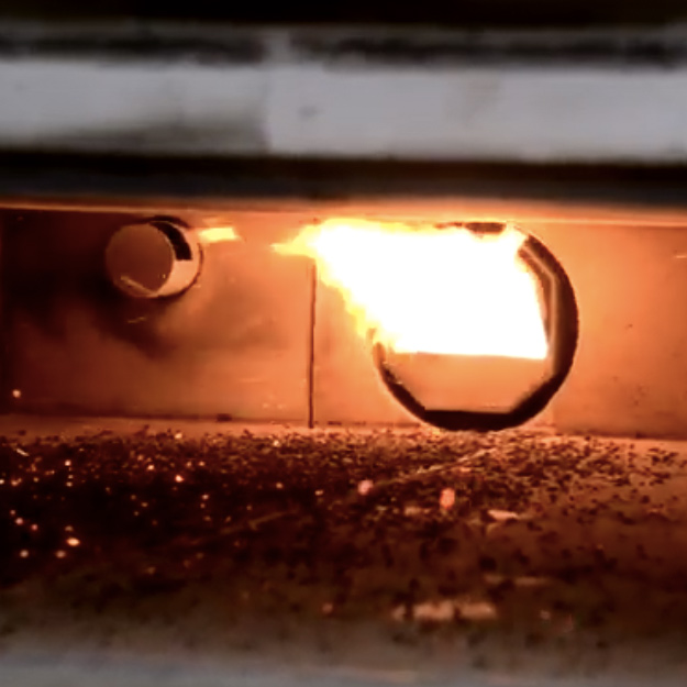 Real wood flame in the baking chamber Real wood flame