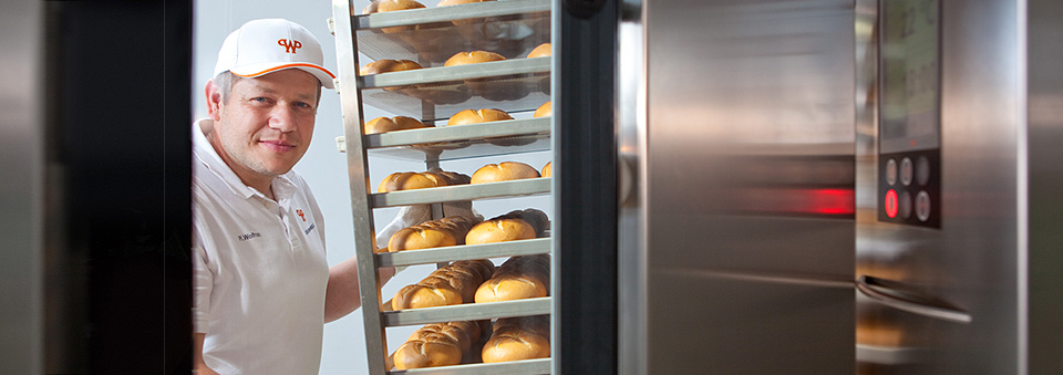 ROTOTHERM GREEN drive through - The oven used as a hygiene lock ROTOTHERM GREEN drive through